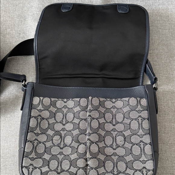 Coach Navy and Gray Signature men’s messenger bag Crossbody - Picture 3 of 9